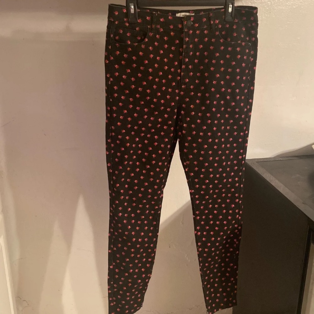 (DONATED) High Waisted Rose Design Jeans - Picture 1 of 2